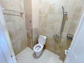 Đồ dùng nhà tắm miễn phí, khăn tắm, xà phòng, dầu gội 