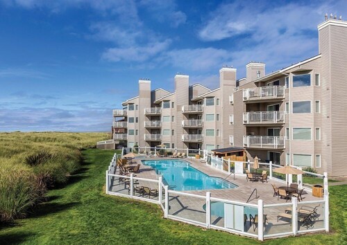 Ocean Shores | Couple Coastal Retreat | Pool | 1BR