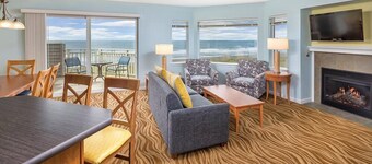 Ocean Shores | Couple Coastal Retreat | Pool | 1BR