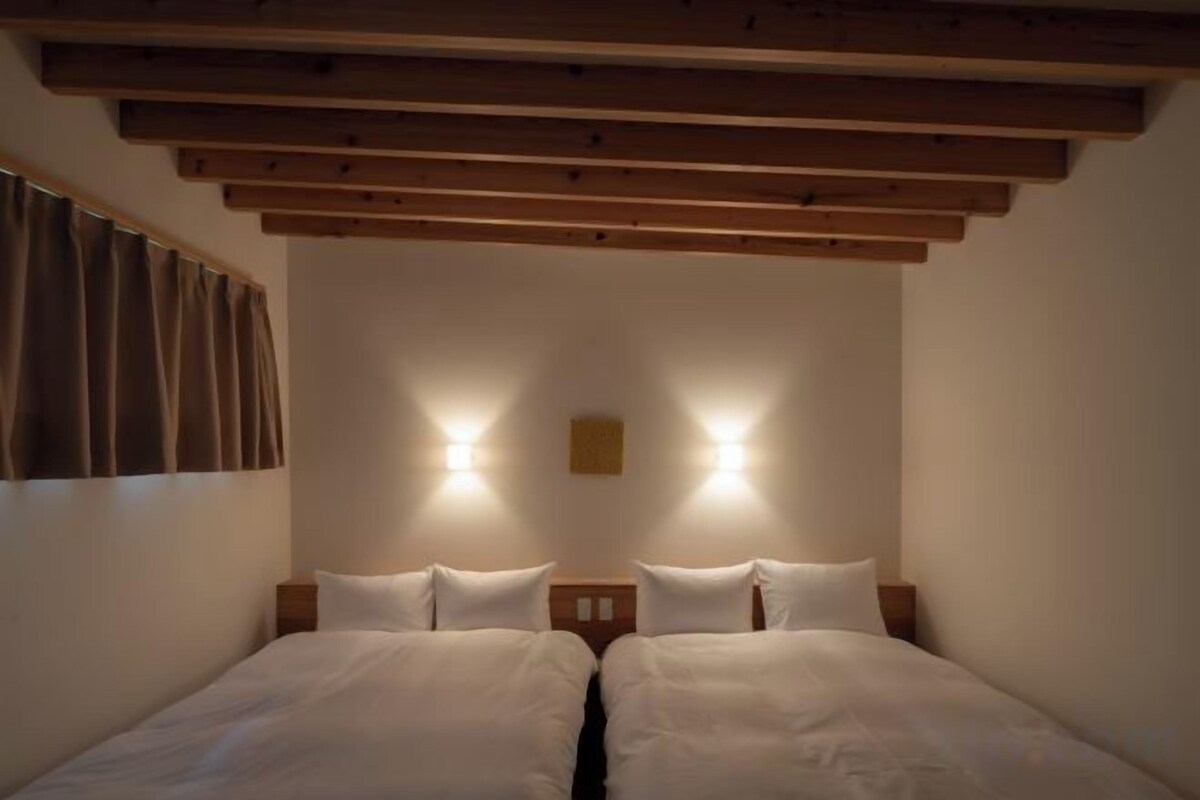 In-room safe, WiFi (free)