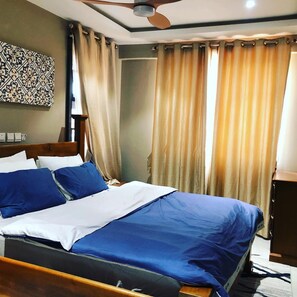 Căn hộ Cao cấp | Bàn ủi/dụng cụ ủi quần áo 