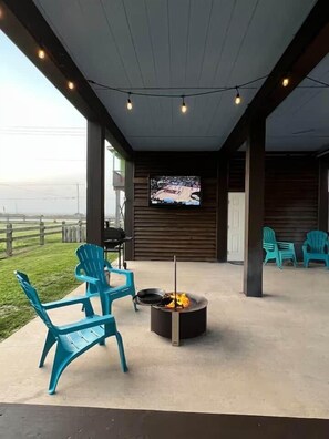Terrace/patio - Gulf Gumbo Club 90 Steps to Sand Sleeps 10 (Surfside Beach)