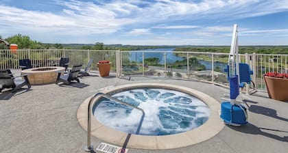 Marble Falls | Group Lake Getaway | Pool + Lake | 3BR Sleeps 10