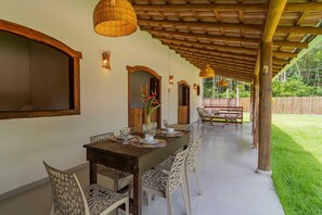 Outdoor dining - Charming Holiday Home in Xibas Trancoso / Ideal for Families and Groups (Trancoso)