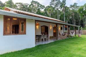 Outdoor dining - Charming Holiday Home in Xibas Trancoso / Ideal for Families and Groups (Trancoso)