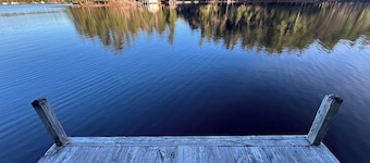 Private Multi-family Adirondack lakefront cabin with 4 bedrooms 2 full baths