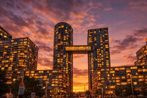 Exterior - The Bisen Suites (Toronto)