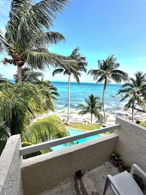 Property grounds - Two-story oceanfront apartment with beautiful view (Cancún)