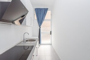 Fridge, microwave, coffee/tea maker, toaster - GuestReady - Cosy studio in Malaga centre (Málaga)