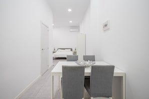 Dining - GuestReady - Cosy studio in Malaga centre (Málaga)