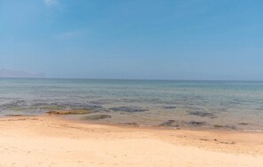A beach with clear water and a sandy shore. - 1 bedroom beautiful apartment in Trappeto (Trappeto)