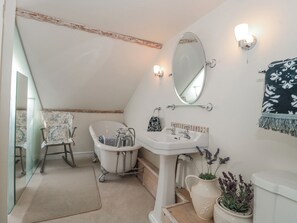 Bathroom - 7 THE CEDARS, pet friendly, with a garden in Wotton-Under-Edge (Wotton-under-Edge)