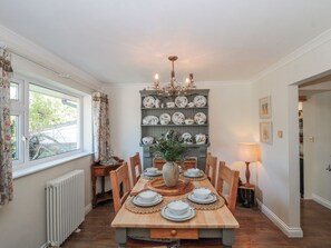 Dining - 7 THE CEDARS, pet friendly, with a garden in Wotton-Under-Edge (Wotton-under-Edge)
