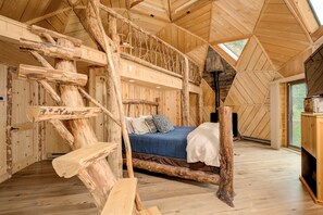 Room - Experience a riverfront Big Sky home with hot tub! (Gallatin Gateway)