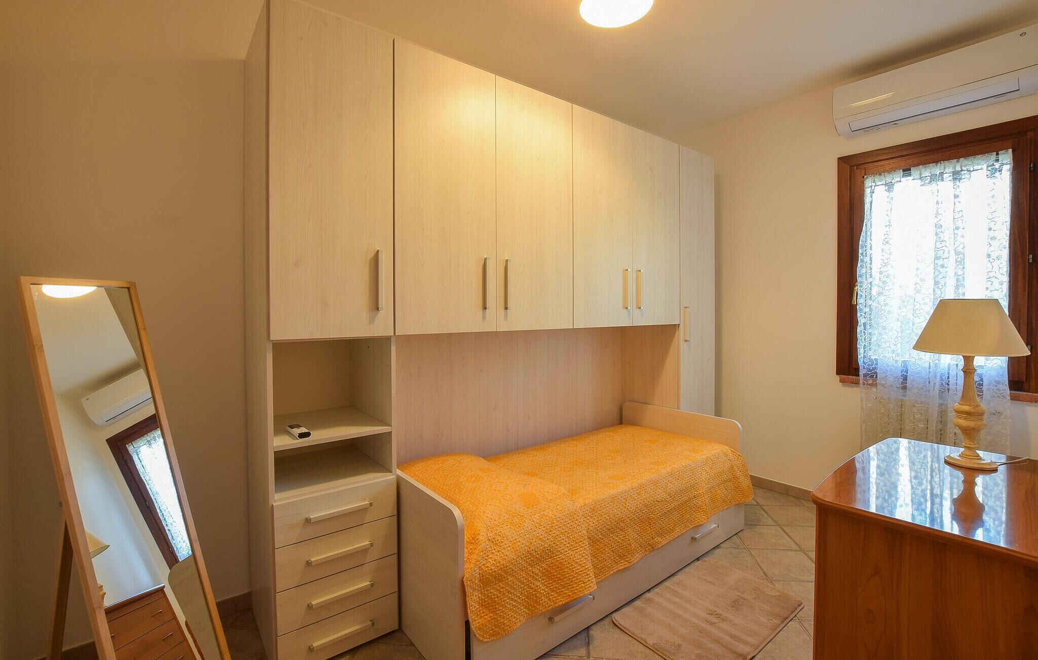 2 bedrooms, travel cot, free WiFi