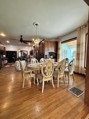 Dining - Delightful 6-bedroom house with AC in charming Naperville-Auror (Eola)