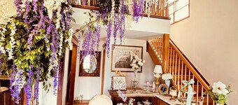 Delightful, 6-bedroom-King beds house in charming Naperville-Aurora, 5 TV’s-WiFi
