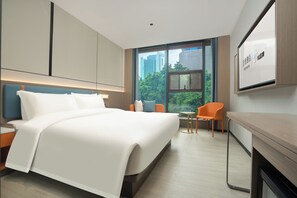 A modern hotel room with a large bed, a desk, a chair, and a large window with a city view. - HotelYizhiStationemMetroAurum  (Guangzhou)