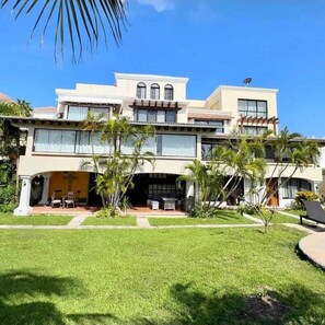 Exterior - Luxury house next to the beach in the hotel zone (Cancún)