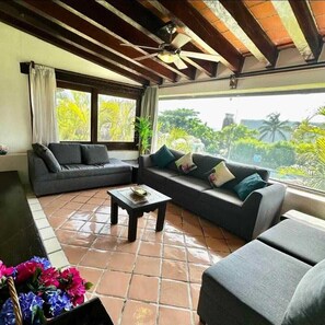 Living area - Luxury house next to the beach in the hotel zone (Cancún)