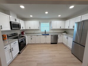 Private kitchen - Serenity Lake House (Moultrie)