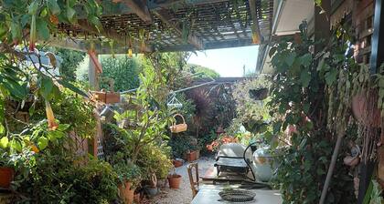 Close to beaches, shops with Mikbar 50m towards Springs Beach