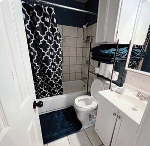 Bathroom - Pet friendly/2bedroom//Great Location/Very clean house in Central Okc (Oklahoma City)