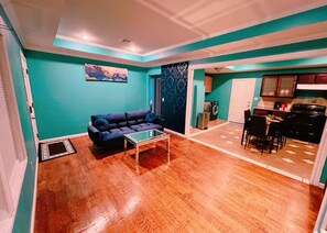 Living area - Pet friendly/2bedroom//Great Location/Very clean house in Central Okc (Oklahoma City)