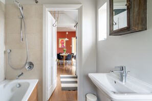 Hair dryer, towels - Daphne Cottage, Orford, Suffolk (Orford)
