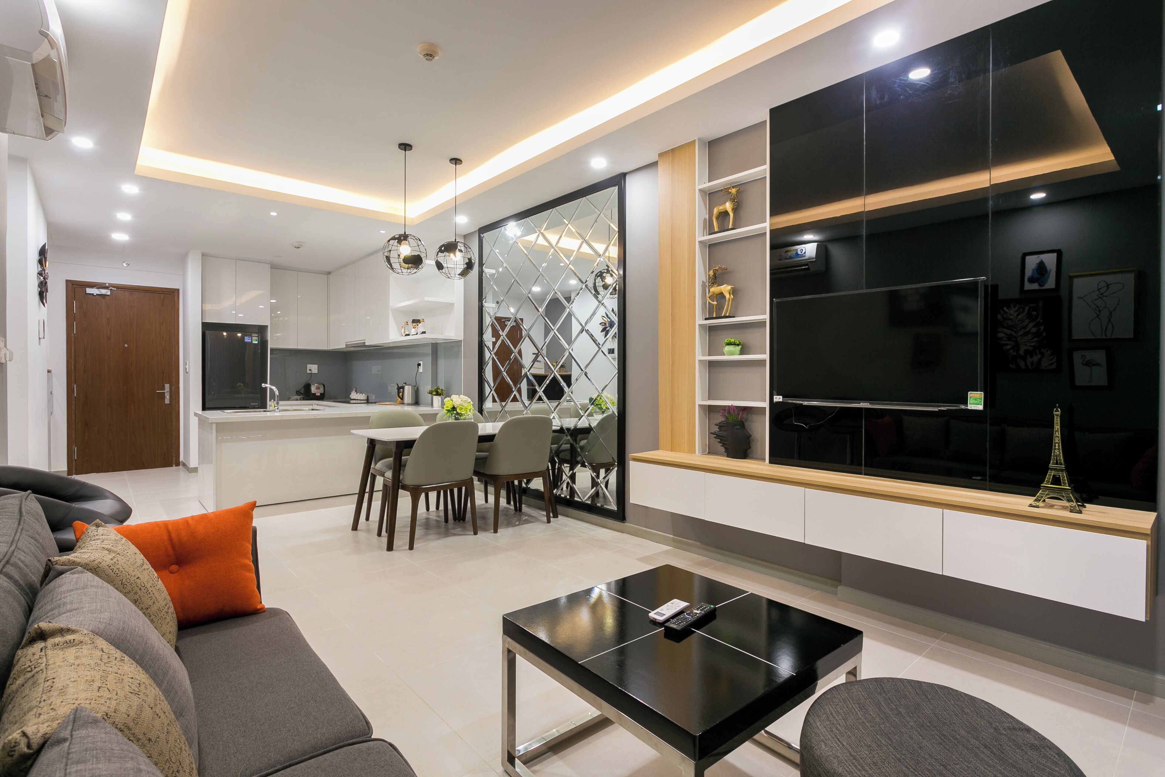 Comfort-Apartment, 2 Schlafzimmer, Balkon | Wohnbereich | Flachbildfernseher