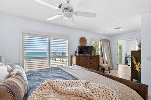 3 bedrooms, iron/ironing board, WiFi, bed sheets - Main House (Sarasota County)