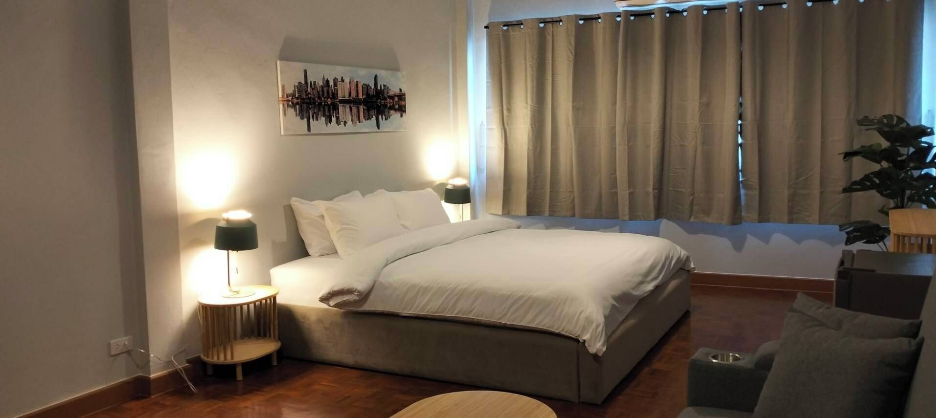 Quarto triplo luxo, sacada, vista para a cidade