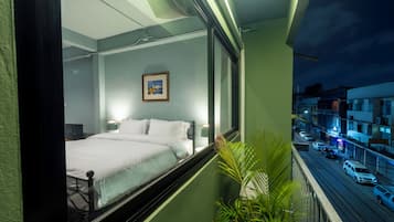 Deluxe-Dreibettzimmer, Balkon, Stadtblick | Blick auf die Stadt