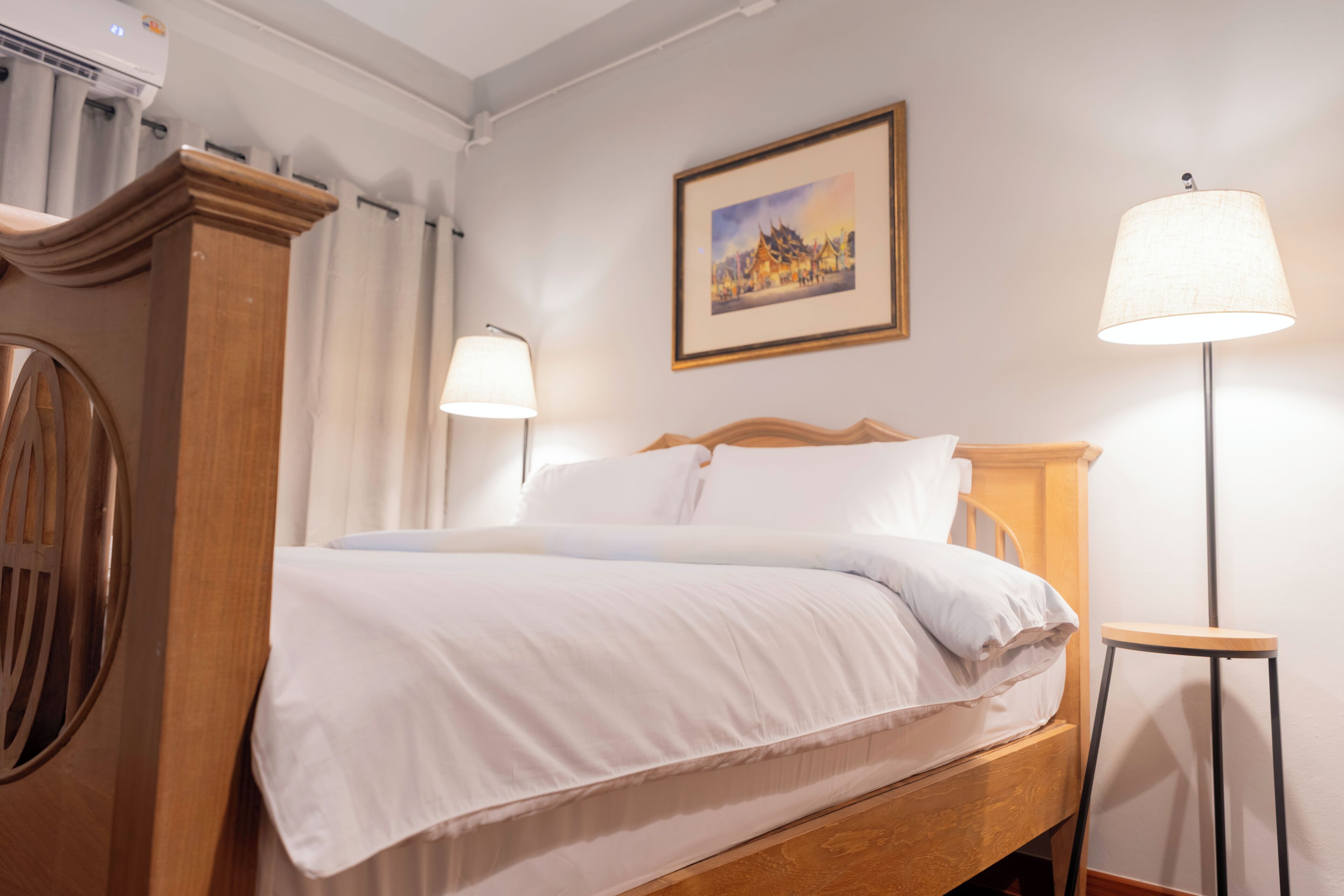 Chambre Double Junior, balcon, vue ville | Fer et planche à repasser, Wi-Fi gratuit