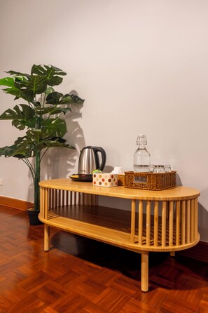Deluxe Triple Room, Balcony, City View | Room amenity - Baan Batra Heritage Suite (Bangkok)