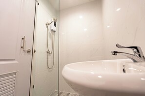 Junior Double Room, Balcony, City View | Bathroom shower - Baan Batra Heritage Suite (Bangkok)