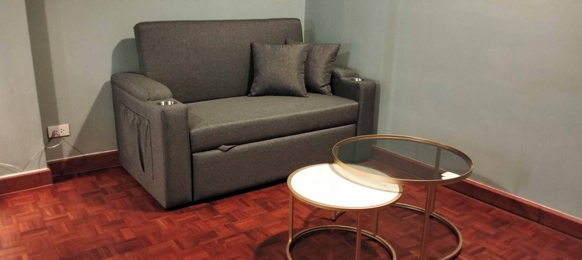 Quarto casal superior, sacada, vista para a cidade | Área de estar