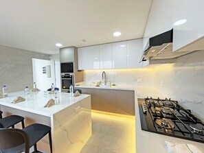 Private kitchen - Penthouse Luxury 20th AC King Seaview Miraflores (Miraflores)