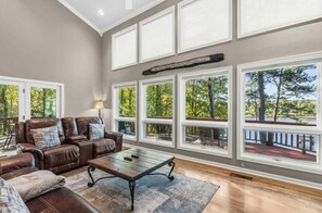 Smart TV, fireplace - Secluded Lakefront Home in Hot Springs (Hot Springs)