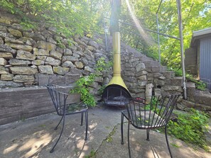 Property grounds - Mrs. Hippie Inn- Bluffside Suite near the Mississippi River in Alma, Wisconsin (Alma)