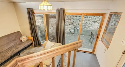 Mrs. Hippie Inn- Bluffside Suite near the Mississippi River in Alma, Wisconsin