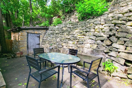 Outdoor dining. Mrs. Hippie Inn- Bluffside Suite near the Mississippi River in Alma, Wisconsin