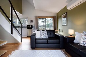 TV - Heimat Rural Retreat - Pademelon Patch Chalet (Black Hills)
