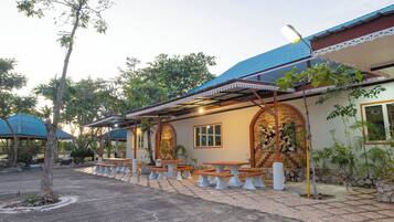 Khu ẩm thực ngoài trời