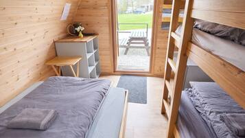 1 bedroom, bed sheets