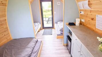 1 bedroom, bed sheets