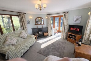 TV - The Old Chapel, Threlkeld -  bungalow with stunning mountain views (Threlkeld)