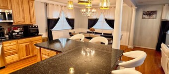Mid-Term Luxury Family Stay/Hot Tub, 2 Fire Pits, Sauna, Massage Chair & Arcade