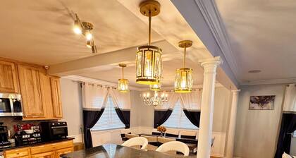 Mid-Term Luxury Family Stay/Hot Tub, 2 Fire Pits, Sauna, Massage Chair & Arcade