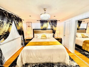 5 bedrooms, iron/ironing board, travel cot, WiFi - Luxury Family Retreat/Hot Tub, 2 Fire Pits, Sauna, Massage Chair & Game Room (Alexandria)
